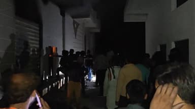 #छतरपुर_ब्रेकिंग कुरकुरे के गोदाम में भीषण आग लगी, दमकल वाहन और पुलिस मौके पर, कुरकुरे का गोदाम बताया जा रहा,फिरंगी पछाड...