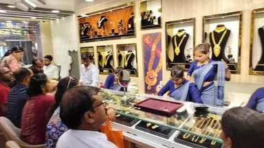 अक्षर तृतीया के मौके पर #मुजफ्फरपुर के श्री लक्ष्मी अलंकार में उमड़ी ग्राहकों की भीड़.......