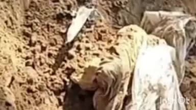 सादाबाद: पुसैनी में जल जीवन मिशन के लिए पाइपलाइन की खुदाई के चलते कब्रिस्तान में बाहर आए शव, लोगों में आक्रोश