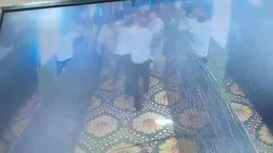 टूंडला: आगरा रोड स्थित सत्कार होटल में खाना खाने आए लोगों ने कर्मचारियों के साथ की मारपीट, सिर फोड़ा