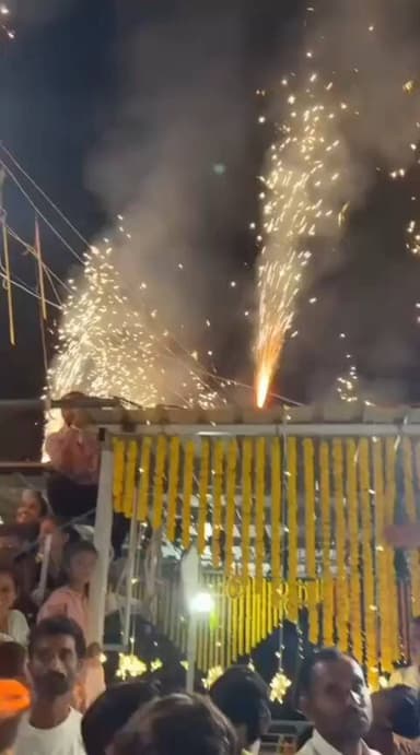 વડાલી: ધરોઈ રોડ પર આકાશવાણી ગોગા મહારાજના ધામે ભવ્ય મહાઆરતી અને ગરબાની રમઝટ જામી