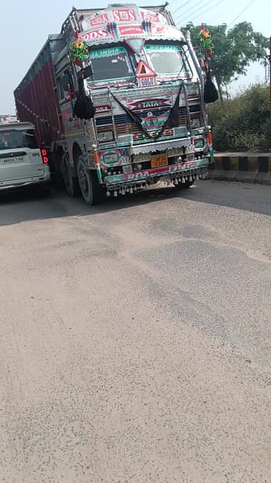 @ nahi ho raha hai neyamo ka palan
koilwar babura road 🛣️🛣️ me