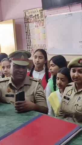 बेहट: मिर्ज़ापुर थाने की एक दिन के लिए थानेदार बनी स्कूली छात्रा