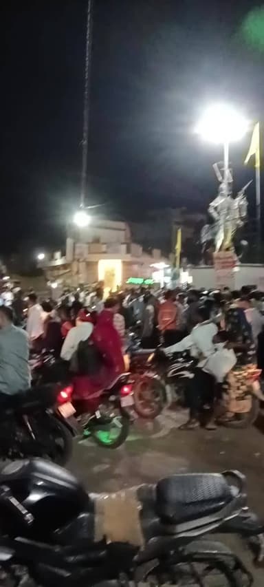पानी का टैंकर भर के ले जा रहा था उसकी युवक की मौत @घोड़ा चौराहा पर जाम