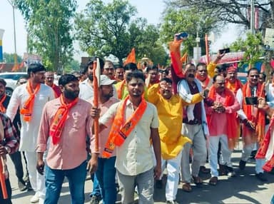 परशुराम जयंती पर उमड़ा आस्था का सैलाब, भव्य शोभायात्रा में हजारों श्रद्धालु शामिल
उडैयाडीह से पट्टी नगर तक गूंजे जयघोष...