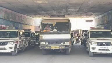 मोहनिया: थाने के पास अंडरपास में पुलिस की गाड़ियां खड़ी होने से लग रहा जाम, ट्रैफिक DSP ने संबंधित थाने को हटाने का दिया निर्देश