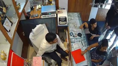 पटना में दिनदहाड़े लूट की घटना को अंजाम देते बेखौफ अपराधी।
.
.
.
.
.
.
.
#लूट #patna #bihar #cmsamratchaudhry