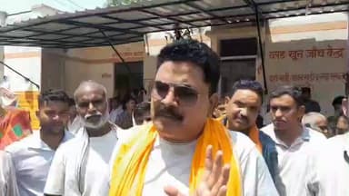 बदलापुर: सरोखनपुर में स्थित सामुदायिक स्वास्थ्य केंद्र पर विधायक रमेश चंद्र मिश्रा ने डॉक्टरों सहित अस्पताल की की सराहना