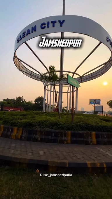 From the calm roads of Marine Drive Jamshedpur… where every breeze tells a story
Sunsets, silence & city vibes hitting ...