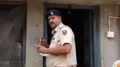 रक्सौल: रामगढ़वा थाना कांड में 138/26 आर्म्स एक्ट के अभियुक्त के घर पुलिस ने किया इश्तेहार चस्पा