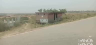 बंजरिया: बंजरिया के चैलाहा से सिसवनिया तक यात्रियों के लिए बना यात्री शेड शोभा की वस्तु बनकर रह गया है