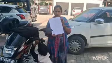 उरई: ग्राम कठपुरवा निवासी महिला ने पति पर पत्नी को छोड़कर दूसरी शादी करने का आरोप लगाते हुए एसपी से की शिकायत