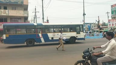 కాటారం: సీఎం రేవంత్ రెడ్డి బహిరంగ సభకు కాటారానికి భారీగా తరలివస్తున్న ఆర్టీసీ బస్సులు, సుమారు 600 బస్సులు కేటాయింపు