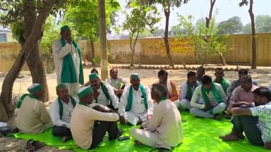 महमूदाबाद: महमूदाबाद ब्लॉक परिसर में भाकियू का प्रदर्शन, लगे मुर्दाबाद के नारे