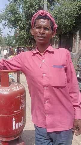 गैस ना मिलने पर एक युवक ने लगाई ट्रांसफर की गुहार @amir1996rk