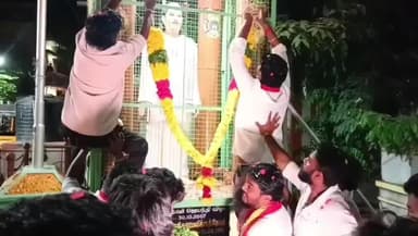பெரியகுளம்: ஓட்டுக்கு பணம் கொடுத்தால் வாங்கிக் கொண்டு தனக்கு வாக்களிக்குமாறு பெரியகுளத்தில் TVK வேட்பாளர் பிரச்சாரம்