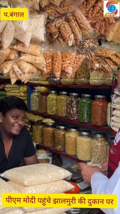 पीएम मोदी पहुंचे झालमुरी की दुकान पर, स्वयं दस रुपये देकर खाया झालमुरी