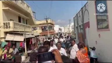 கரூர்: அதிமுக கரூர் சட்டமன்ற தொகுதி வேட்பாளரை திமுகவினர் தாக்கம் முற்பட்டதால் பரபரப்பு