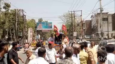 बिजनौर: बिजनौर सपा कार्यालय में PDA सद्भावना सम्मेलन में शिरकत करने जा रही मुरादाबाद सांसद रुचिरा को पुलिस ने शक्ति चौक पर रोका