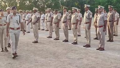 पुलिस अधीक्षक श्री सिद्धांत जैन ने सिरसा रोड स्थित पुलिस लाइन में साप्ताहिक परेड का निरीक्षण किया। उन्होंने पुलिस कर्मिय...