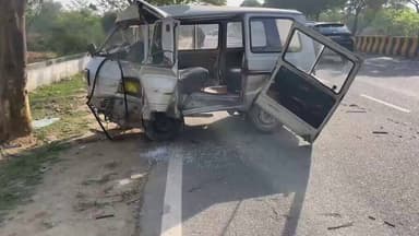 #ग्रेटर_नोएडा के पाई-3 में CRH Hospital के पास बड़ा हादसा
स्कूली वैन हादसे का शिकार, कई बच्चे घायल
स्कूल जा रहे थे बच्...