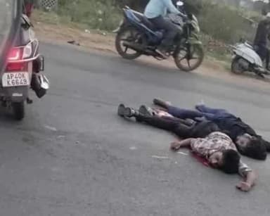 స్కూటీని ఢీ కొట్టిన ట్రాక్టర్...ఇద్దరు యువకులు దుర్మరణం