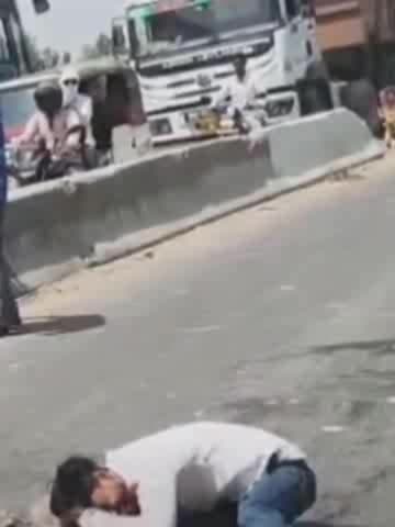 फतेेहपुर: बाराबंकी में दर्दनाक हादसा: डंपर की टक्कर से मां की मौत, एक ही परिवार के 3 लोग गंभीर घायल