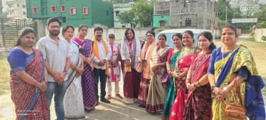 ଅନୁଗୋଳ: ଜିଲ୍ଲା ବିଜେପି କାର୍ଯ୍ୟାଳୟ ଠାରେ ରାଜ୍ୟ ବିଜେପି ମହିଳା ମୋର୍ଚ୍ଚା ସଭାପତିଙ୍କୁ ସ୍ୱାଗତ କଲେ ଜିଲ୍ଲା ବିଜେପି ମହିଳା ମୋର୍ଚ୍ଚା ନାରୀନେତ୍ରୀ