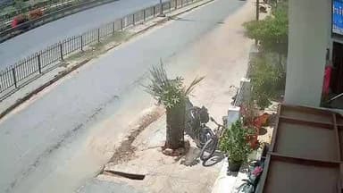 जसराना: केडी होटल के सामने कार और ईको कार के टकराने का सीसीटीवी फुटेज आया सामने