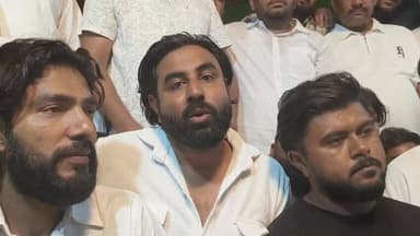 🚨फतेहपुर में ‘चाय विवाद’ पर नया विस्फोट
#मुस्लिम समुदाय सड़कों पर,Akhilesh Yadav के खिलाफ पुतला दहन
चाय विवाद पर नया म...