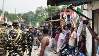 দিনহাটা ২: কুর্শাহাটে বিজেপি প্রার্থীর প্রচারে জয় শ্রী রাম স্লোগানের পাল্টা তৃণমূল কর্মীদের জয় বাংলা স্লোগান!