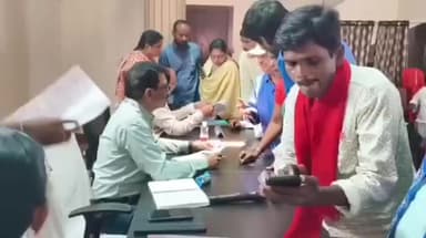 పిఠాపురం : ఇళ్లు కట్టుకుంటుంటే బెదిరిస్తున్నారు మహిళ ఆవేదన