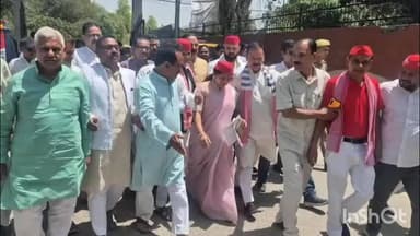 कोल: जिले में SIR में कटे वोटरों को लेकर सपा ने कलेक्ट्रेट में किया प्रदर्शन, ACM को ज्ञापन देकर मांगी सूची