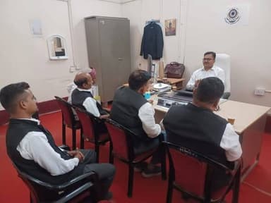 राष्ट्रीय लोक अदालत को लेकर हुई बैठक
माननीय उच्च न्यायालय, पटना के निर्देश पर विद्वान प्रधान जिला एवं सत्र न्यायाधीश सह...