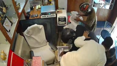 #पटना गोल्ड लूट कांड ने बढ़ाई चिंता, अपराध नियंत्रण पर घिरी सरकार
न्यूज सिवनी ब्रेकिंग