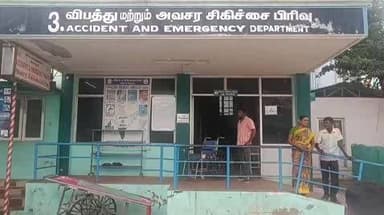 ராசிபுரம்: ஆண்டகலூர் கேட் அருகே நின்று கொண்டிருந்த பயணிகளை துரத்தி துரத்தி வெறிநாய் கடித்ததால் பரபரப்பு ஏற்பட்டது