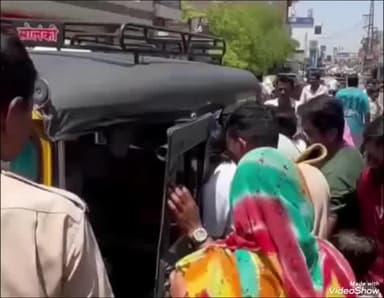 जालौर: जालौर में ड्राइवर को चक्कर आने से कार ने ठेले से टकराई, हादसे में एक युवक घायल