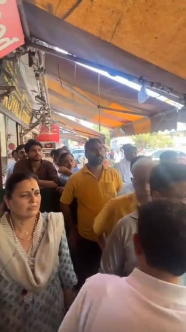 पटपड़गंज: फास्ट फूड दुकान में मोमोज खाने से एक दर्जन से अधिक लोग बीमार