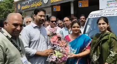 భీమవరం: పీ.జి.ఆర్.ఎస్కు హాజరయ్యే అర్జీదారుల కోసం ఉచిత మినీ వ్యాన్ సేవలు ప్రారంభించిన కలెక్టర్ నాగరాణి
