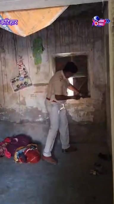 कटिहार में फरार आरोपी पर कसा शिकंजा: कोर्ट के आदेश पर घर की कुर्की
कटिहार जिले के अमदाबाद थाना कांड के फरार अभियुक्त शेख...