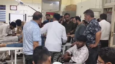 પોરબંદર-દ્વારકા હાઈવે પર અકસ્માત: ભીમરાણાના યુવાનનું મોત, છ ઈજાગ્રસ્ત; રેડક્રોસની ટીમે દેવદૂત બની કરી મદદ