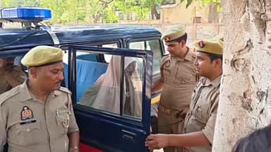 फर्रुखाबाद: SOG, सर्विलांस और जहानगंज पुलिस ने छात्रा के हत्यारे को किया गिरफ्तार, पुलिस लाइन में ASP ने किया खुलासा