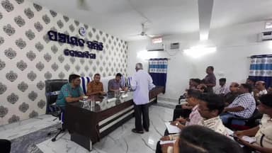 ଝାରସୁଗୁଡା: ଝାରସୁଗୁଡା ଜିଲ୍ଲାପାଳଙ୍କ ଅଧ୍ୟକ୍ଷତାରେ କୋଲାବିରା ପଞ୍ଚାୟତ ସମିତି କାର୍ଯ୍ୟାଳୟ ପରିସରରେ ଏକ ଯୁଗ୍ମ ଜନ ଶୁଣାଣି ଶିବିର ଅନୁଷ୍ଠିତ