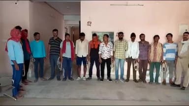 लखीसराय: उत्पाद पुलिस ने जिले में पांच जगहों पर छापेमारी कर 14 शराबियों को किया गिरफ्तार