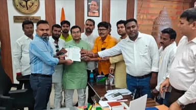 पडरौना: पंचायत चुनाव टलने पर भड़के प्रधान, कार्यकाल बढ़ाने की मांग की; डीएम ने दिया आश्वासन