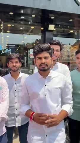 नामांतर होऊन फ्लिप कार्ड शोरुमला छत्रपती संभाजीनगर नावाचा विसर,हिंदुत्ववादी सुरेश मते यांच्यासह सहकाऱ्यांनी विचारला जाब