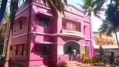 விளவங்கோடு: வெட்டுமணி பகுதியில் பைக் மீது கார் மோதிய விபத்தில் வாலிபர் படுகாயம்.