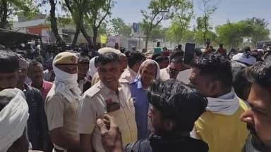 कैथल: अनाज मंडी कैथल के मजदूरों ने कैथल-जींद मार्ग पर लगाया जाम, वाहनों की लगी लंबी कतार