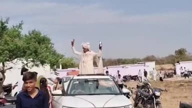 नरसिंहगढ़: निपानिया गढ़ी में हेलिकॉप्टर से दुल्हन लेने पहुंचा दूल्हा, उड़न खटोला वाली बारात देखने उमड़ी भीड़