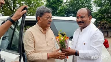 खड़गवां में विधान सभा नेता प्रतिपक्ष डॉ. चरणदास महंत का कांग्रेसियों ने जोरदार स्वागत किया